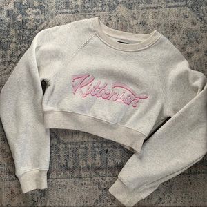Kittenish cropped sweatshirt